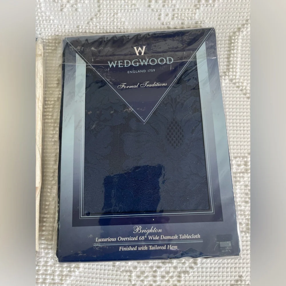 1 Wedgwood Brighton Formal Traditions WHITE OR BLUE Damask Rectangle Tablecloth
